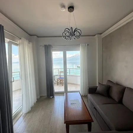 Demoli Hotel *