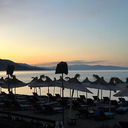 Hotel Demoli *