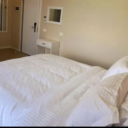 Demoli Hotel *