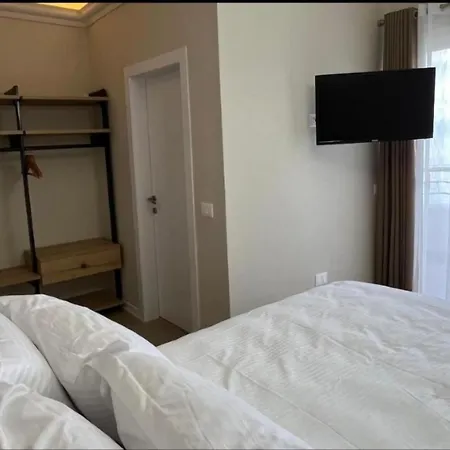 Hotel Demoli