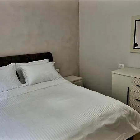 Demoli Hotel *