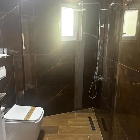 Demoli Hotell Pogradec