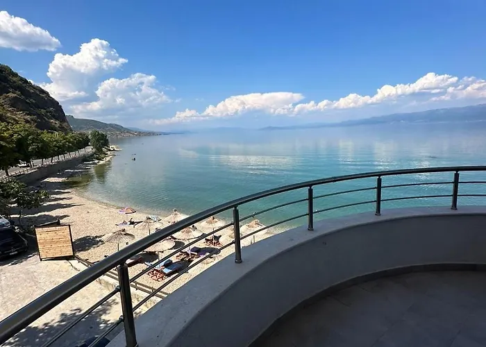 Demoli Hotel *