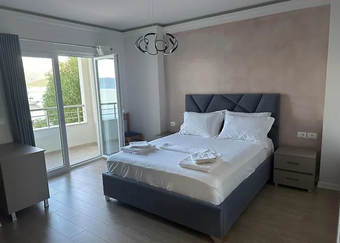 Hotel Demoli *