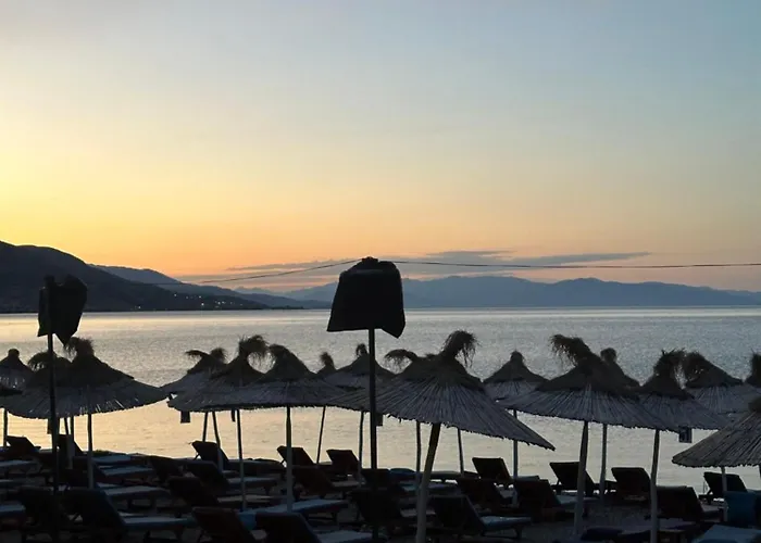 Hotel Demoli *
