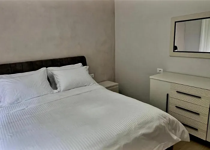 Demoli Hotel *