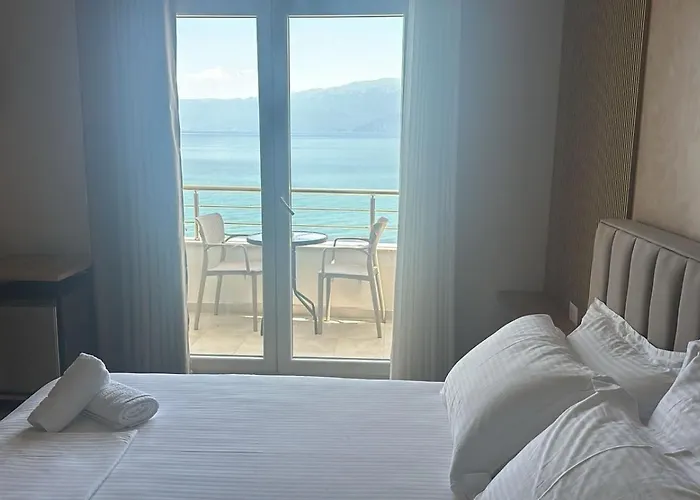 Demoli Hotel *